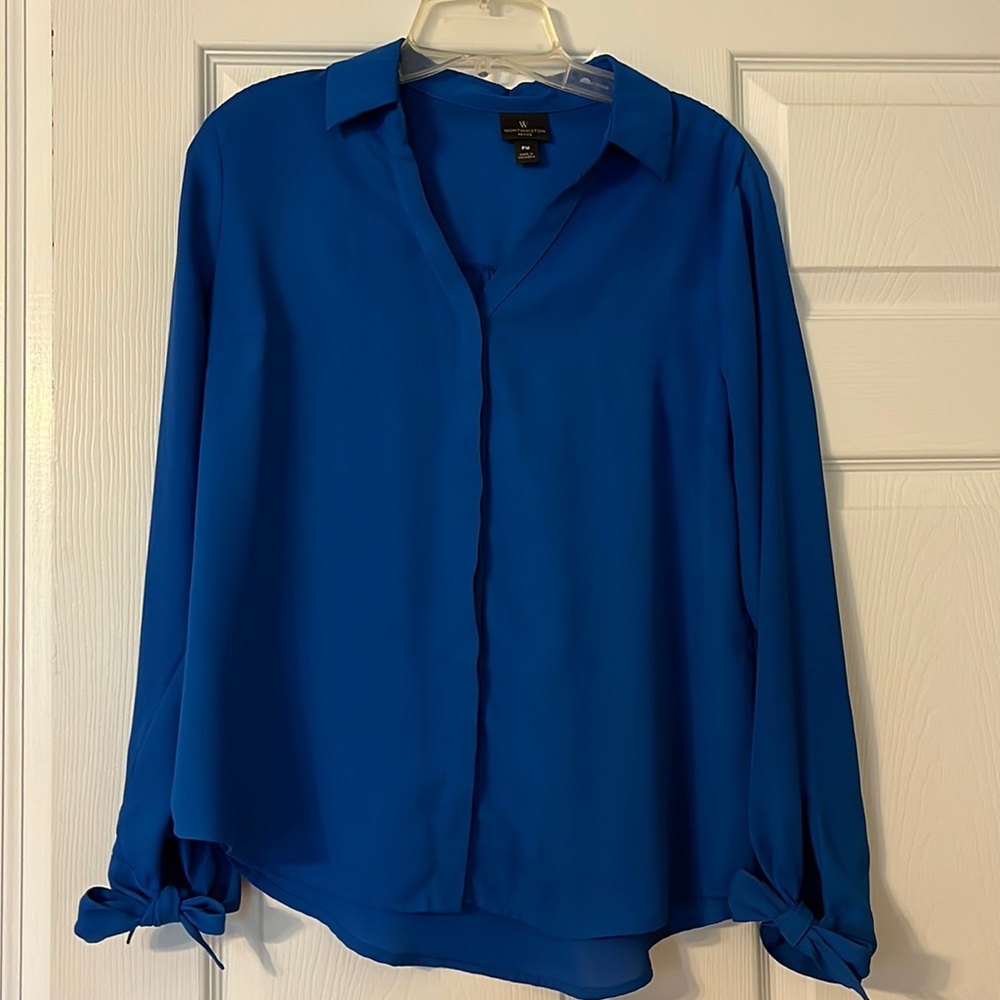 Ladies long-sleeved blouse. 100% polyester. PM. Covered buttons. Tie at sleeves